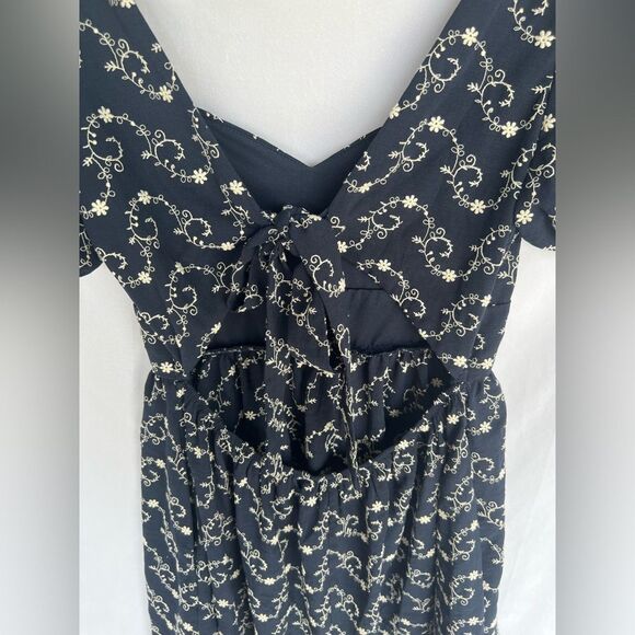 Francesca’s Sophia Tie Back Embroidered Mini Dress Size Large - Picture 8 of 9